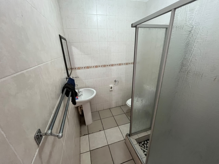 To Let 6 Bedroom Property for Rent in Bodorp North West